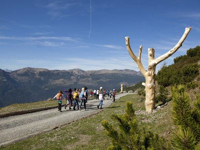 Val Sarentino + alloggi per famiglie = Hohenegg Val Sarentino + alloggi per famiglie = Hohenegg