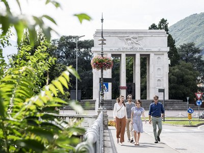 Val Sarentino + alloggi per famiglie = Hohenegg Val Sarentino + alloggi per famiglie = Hohenegg